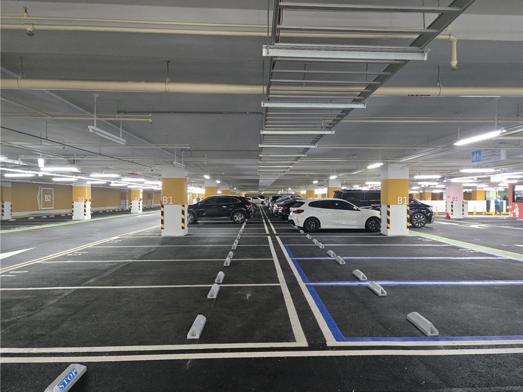 三重興穀國小地下停車場